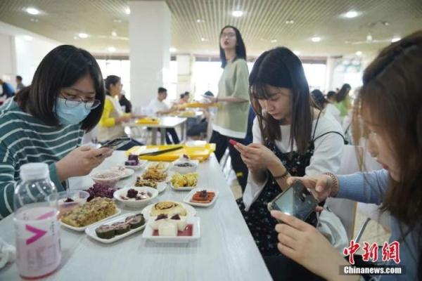 又又又是别人的学校！云南大学食堂推出“玫瑰盛宴”
