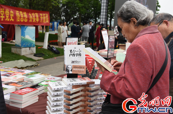 北碚绵阳互荐党史书目 共学共传红岩精神和“两弹一星”精神