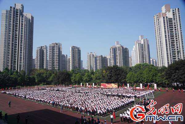 一面特殊的“五星红旗”，给孩子们上一堂难忘的爱国主义教育课