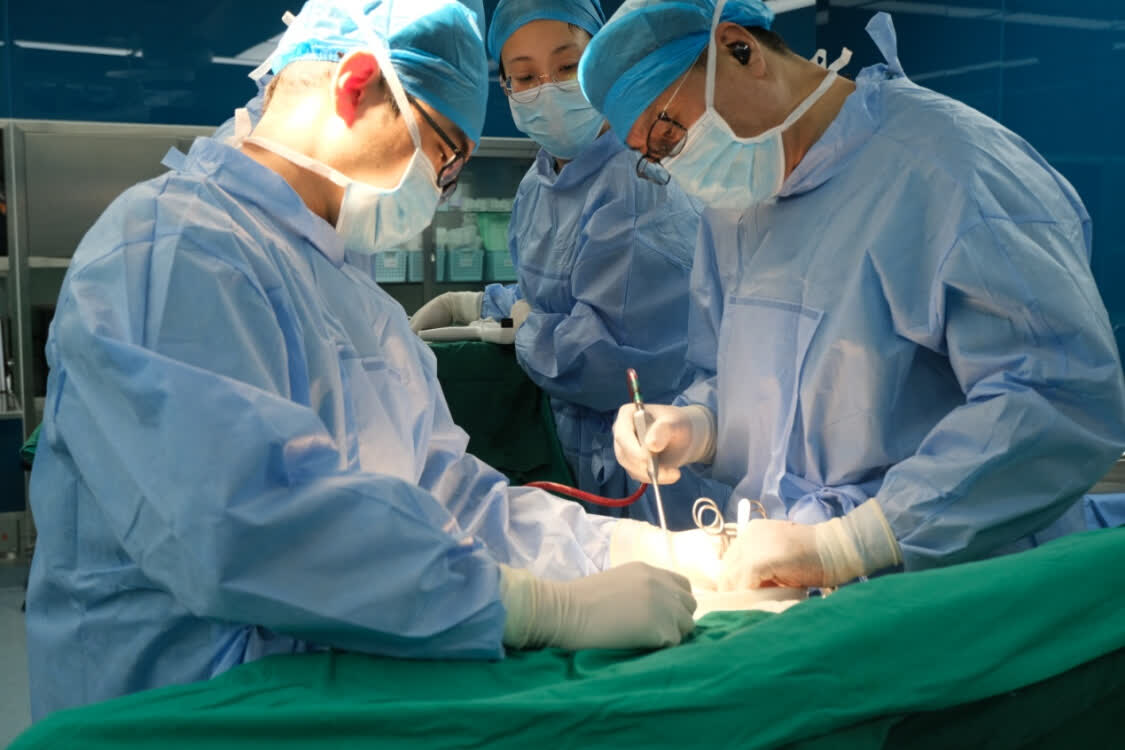 上海四院胸外科为肺癌患者实施高难度“双袖式”手术