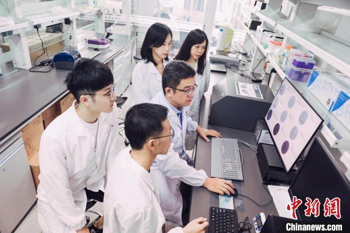 中国新发传染病流行病学专家与新冠病毒“竞速”