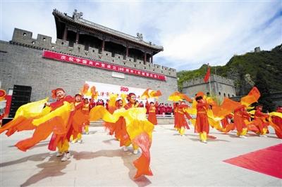 天津市第八届中老年文化节隆重开幕：共聚长城下 同唱一首歌