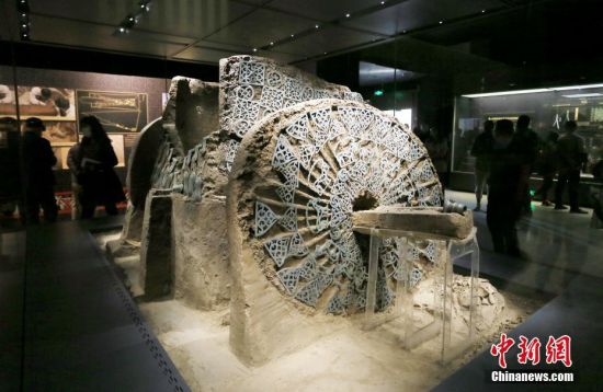甘肃省博物馆首次展出马家塬出土战国马车