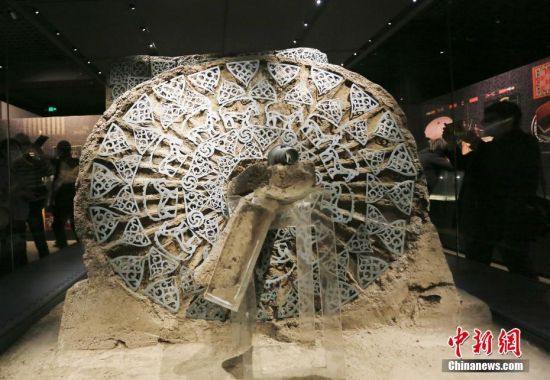 甘肃省博物馆首次展出马家塬出土战国马车