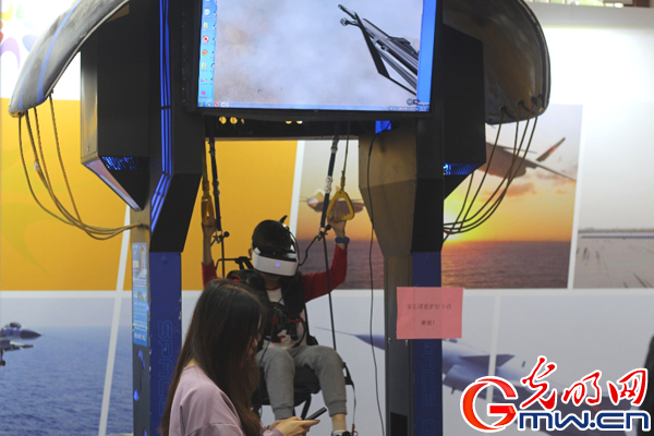 “大国重器”云集重庆 市民感受科技魅力
