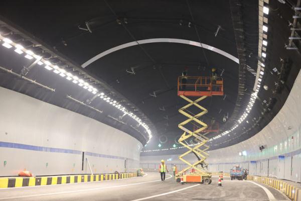 厦门海沧海底隧道即将建成通车