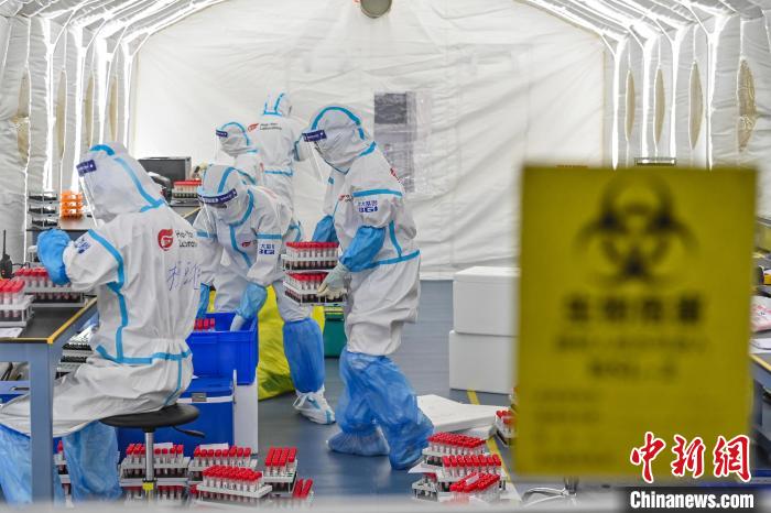 探访“火眼”实验室：广东核酸检测“军团”跑出抗疫“加速度”