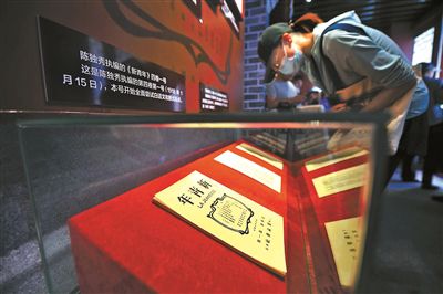 119号房间进行了旧址复原,这里曾是昔日北大图书馆主任李大钊的办公室