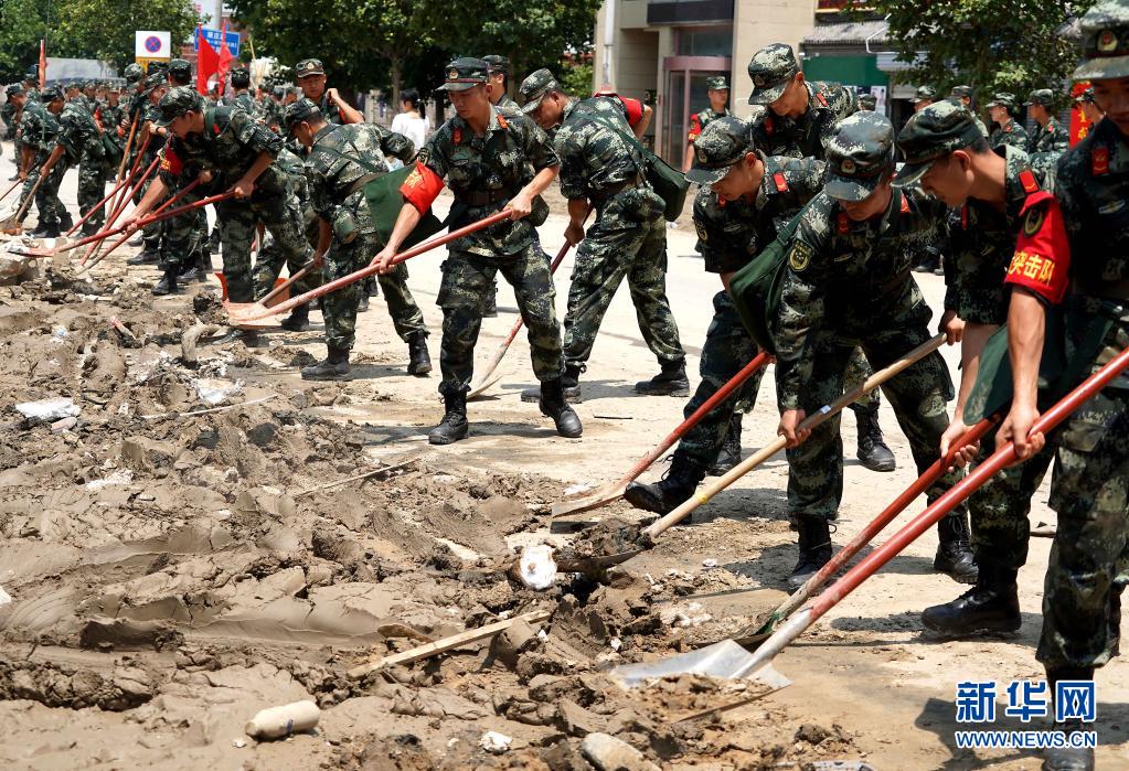 郑州：清淤排涝 恢复重建