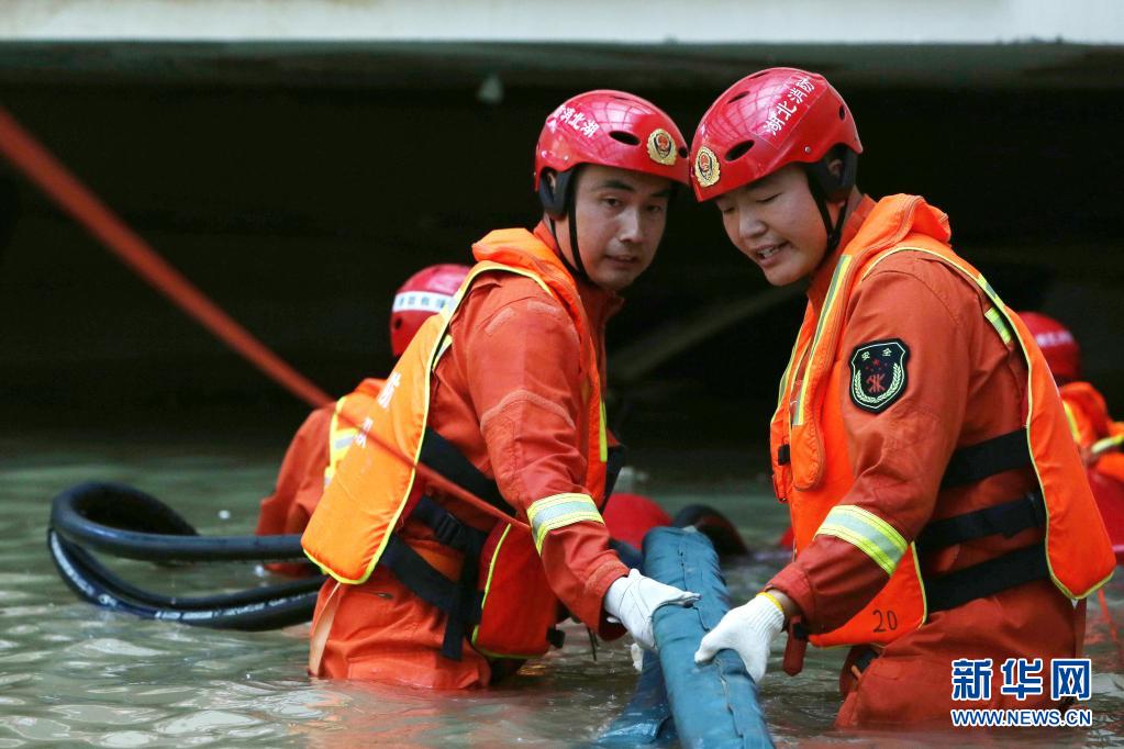 郑州：清淤排涝 恢复重建