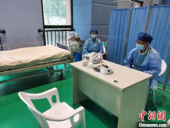上海15岁到17岁人群今起接种新冠疫苗