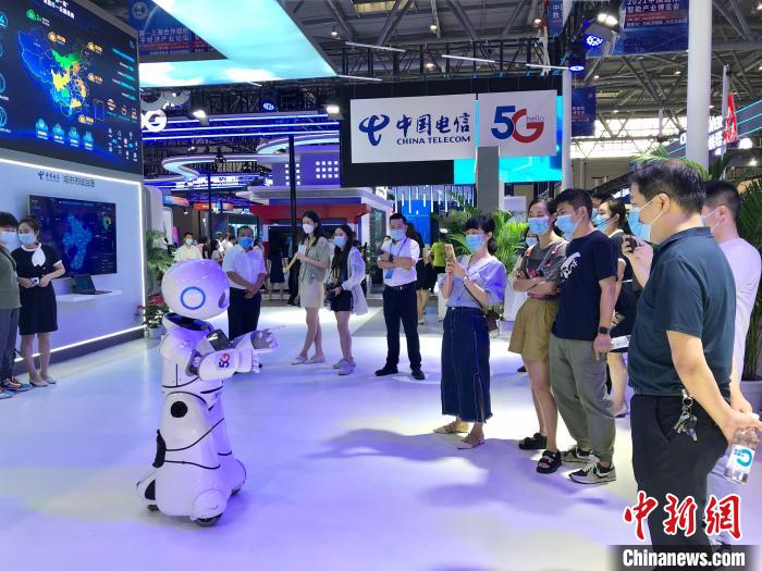 中国首款“类脑”法律机器人又上新 智能让“法”连万家