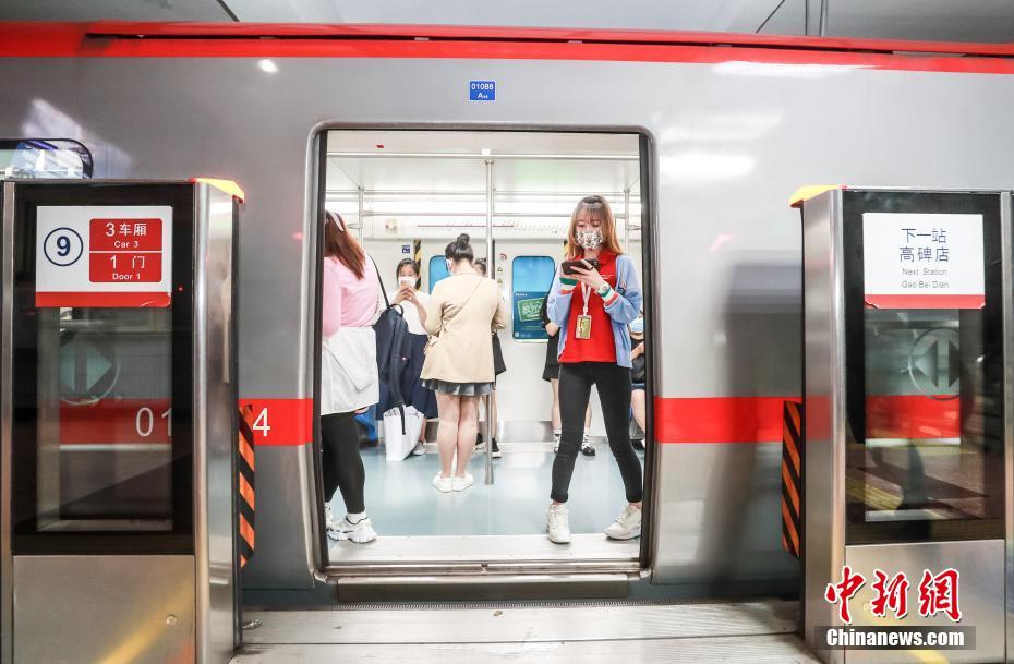 北京地铁1号线八通线进行跨线贯通施工