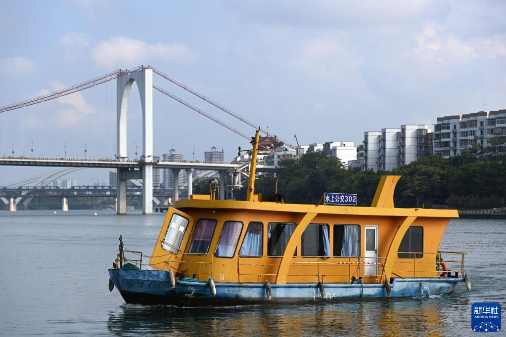广西柳州：水上公交复航
