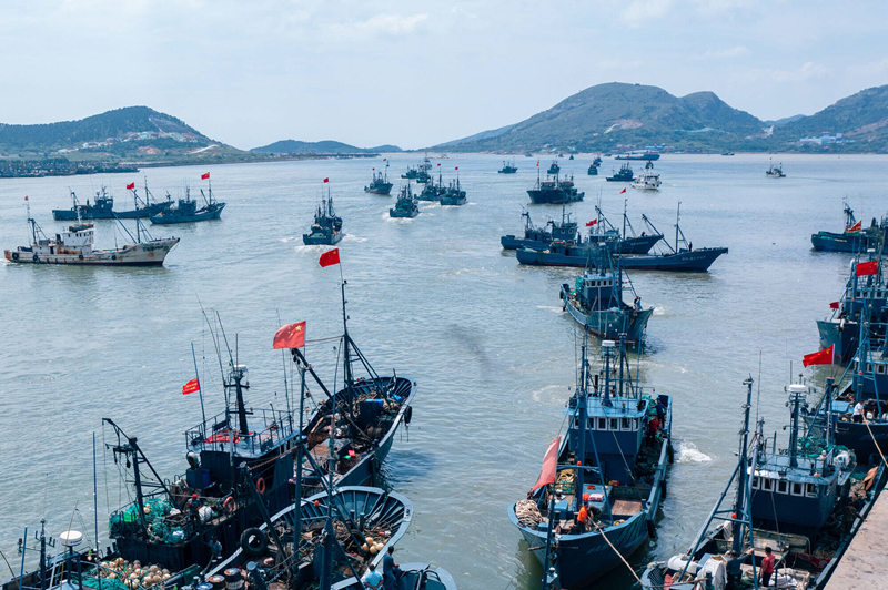 山东乳山：休渔期结束，700余艘渔船扬帆出海