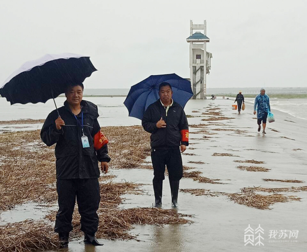 火狐电竞连云港：与船民心连心 为群众筑起“避风港”(图2)