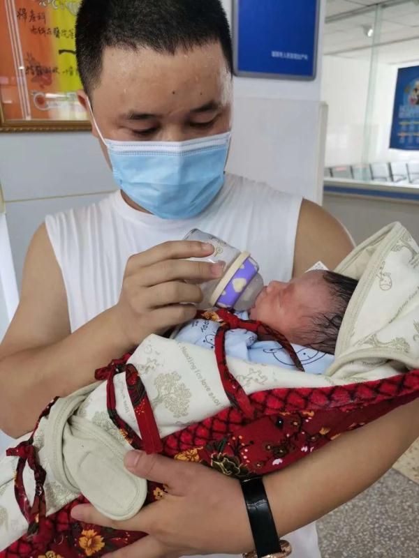 恭喜！云南瑞丽戍边民警夫妻的“战疫宝宝”出生 取名“安安”