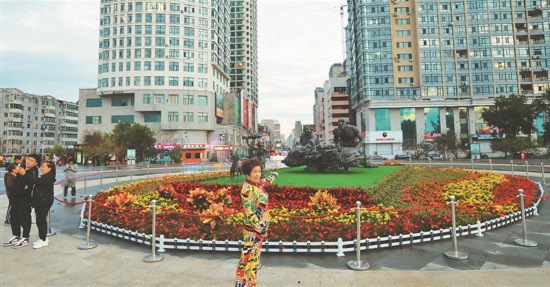 千盆鲜花 装点广场