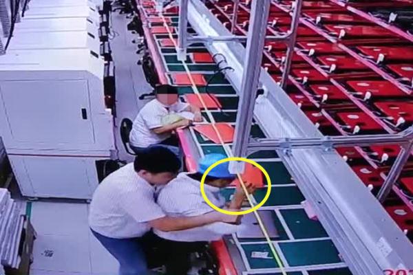 上海一男子离职未成携砖块砸公司7台电脑！刑拘！