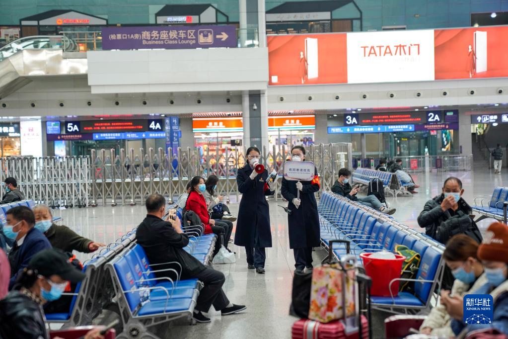 重庆火车站：“有困难请找我”党员流动服务队暖人心