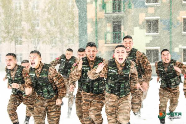 武警天津总队机动支队组织雪中大练兵