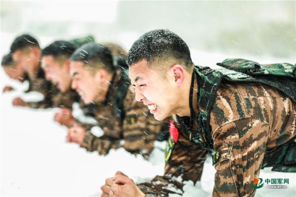 武警天津总队机动支队组织雪中大练兵