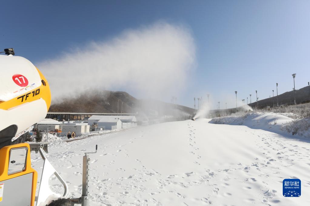 河北张家口：国家越野滑雪中心造雪进行时