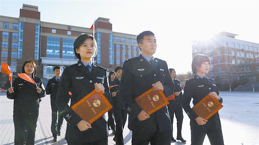 辽宁警察学院举办第八个国家宪法日主题实践活动
