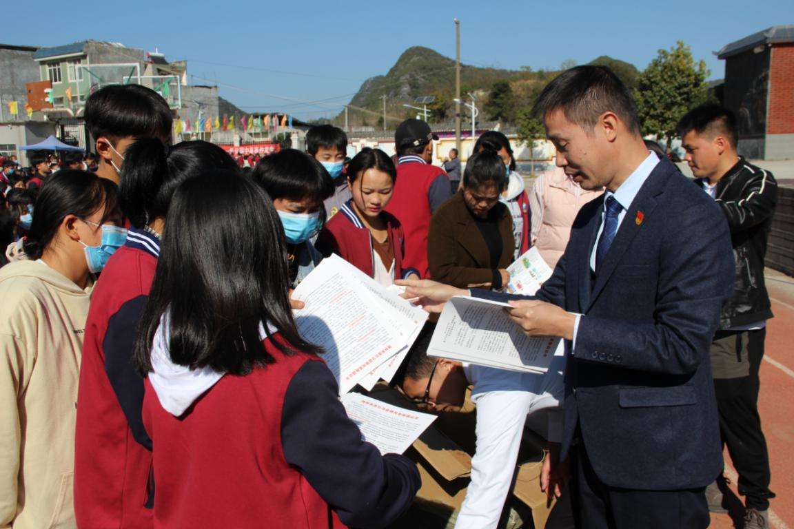 廣西隆林讓孩子在法治陽光下茁壯成長