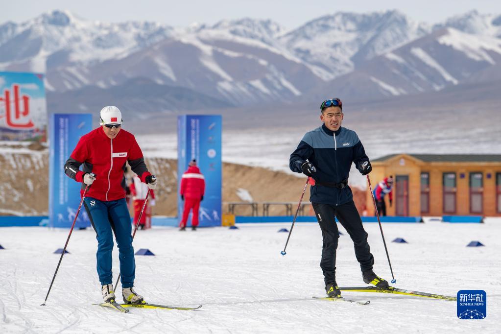 新华全媒+丨从骑车到滑雪 新疆牧区小伙跨界闯冬奥