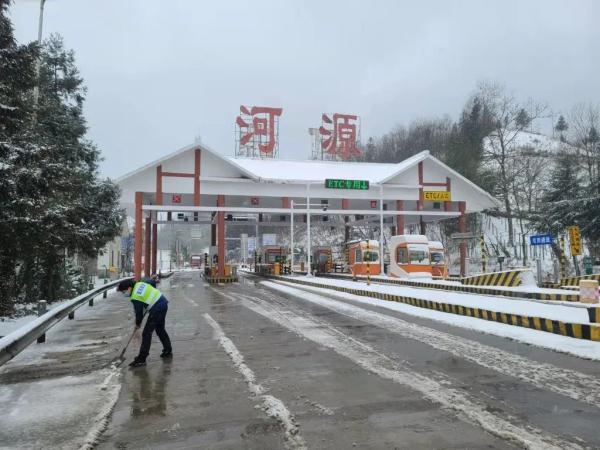 暴雪黄色预警！重庆多条高速有交通管制，多部门启动冰雪应急预案