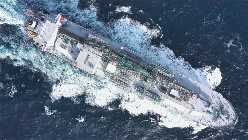 全球首艘99000立方超大型乙烷运输船在沪交付