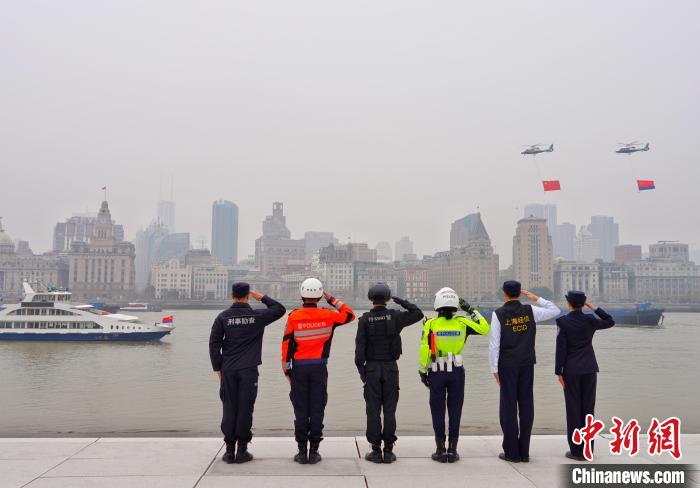 上海公安民警在岗位上迎接2022年“中国人民警察节”