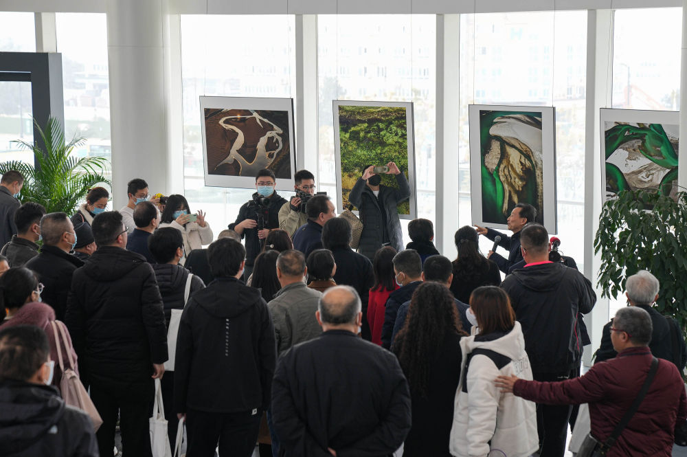 《藏地家园》摄影作品展亮相成都双流区新地标