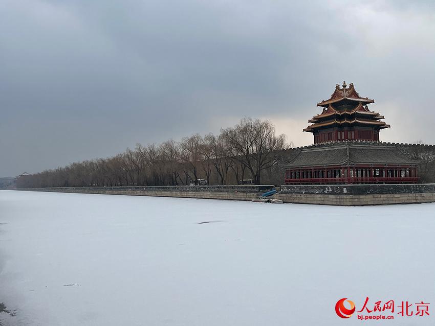 组图：北京迎2022年初雪 故宫覆盖白雪更显魅力