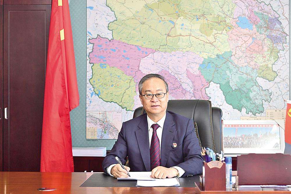 青海省海西蒙古族藏族自治州州委书记王定邦奋力建设世界级盐湖产业