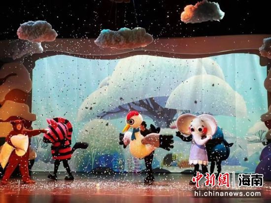 儿童音乐舞台剧《毛毛镇之冰雪运动大冒险》上演