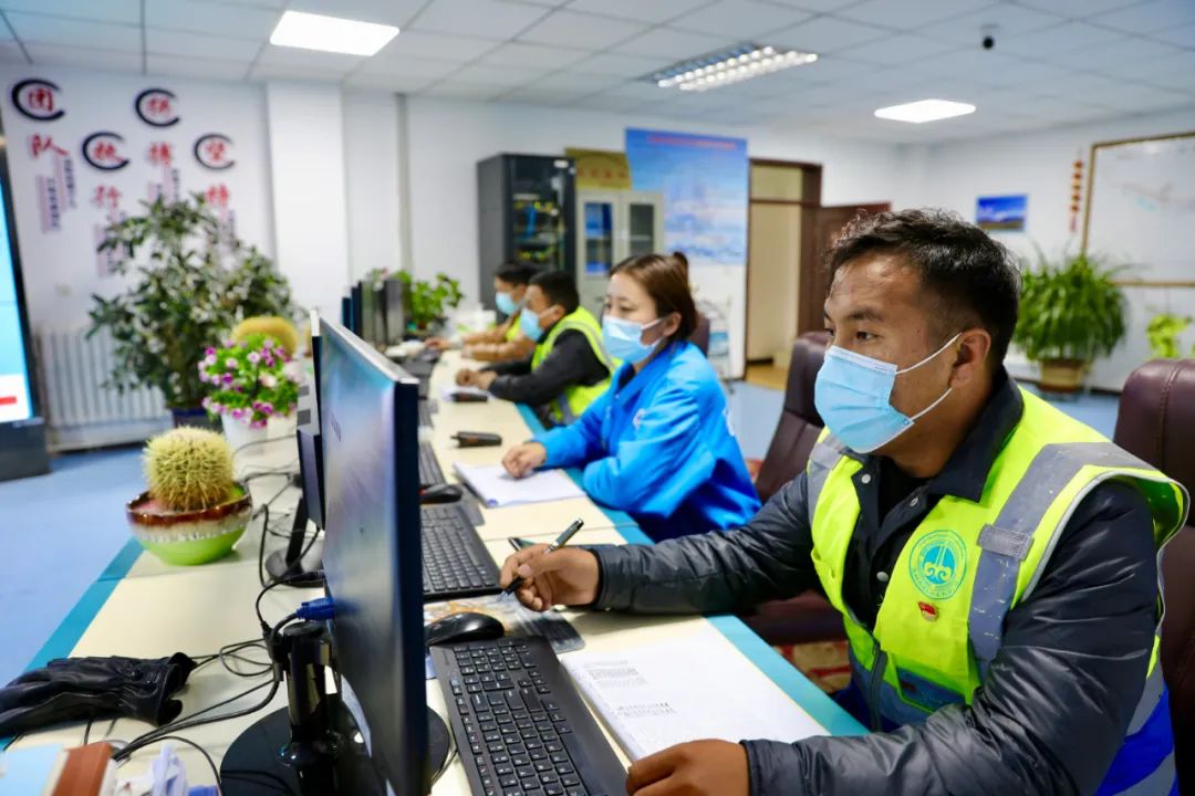 春节我在岗平凡中的坚守只为了那万家灯火