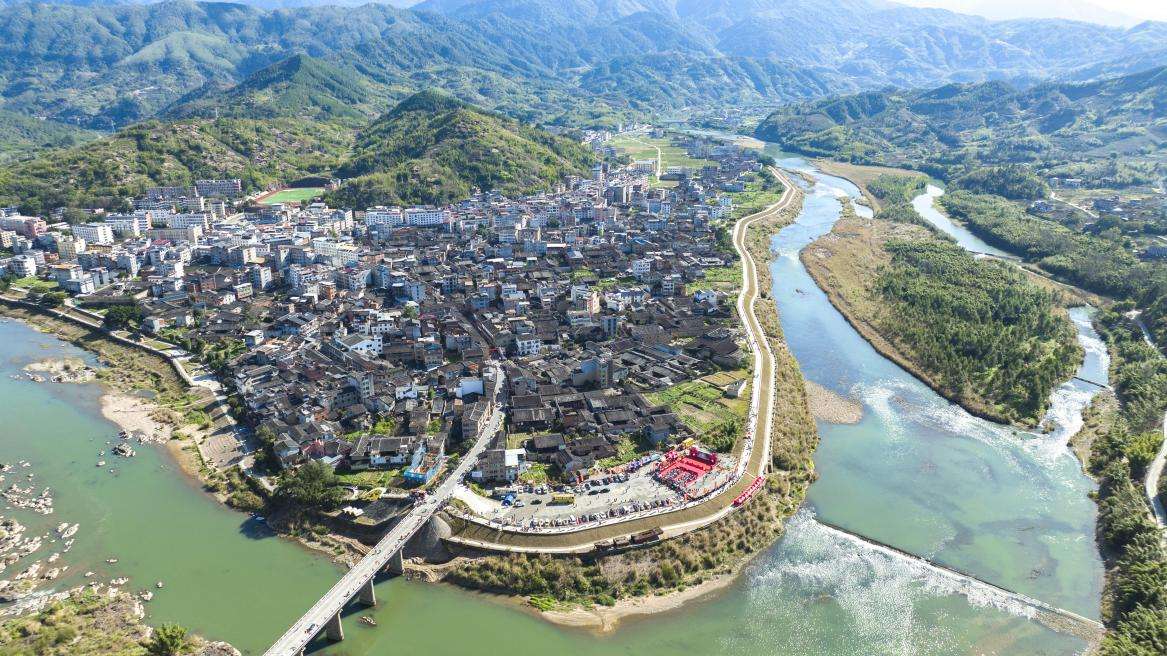 福建永泰嵩口欢乐村晚唱出乡村振兴好年景