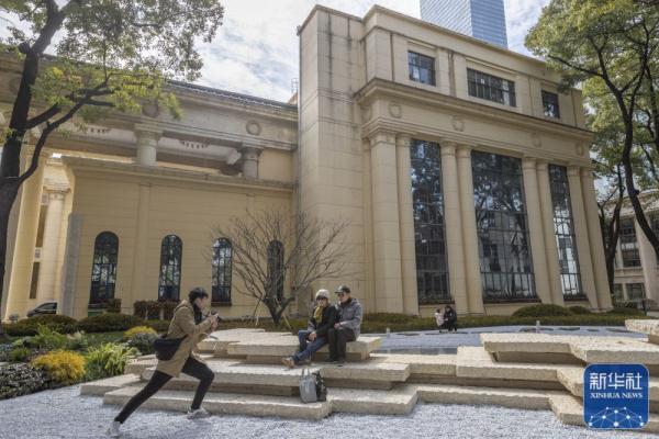 上海展览中心绿化景观提升工程基本完成