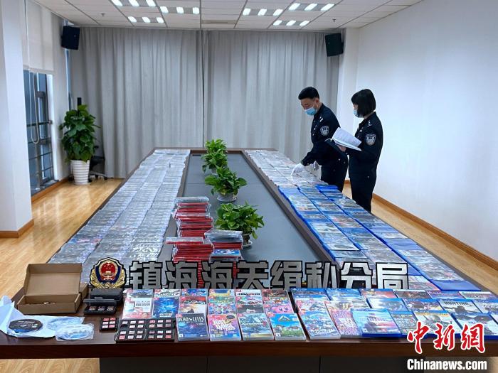 宁波海关破获“水客”走私游戏卡案 查获1.2万张游戏卡