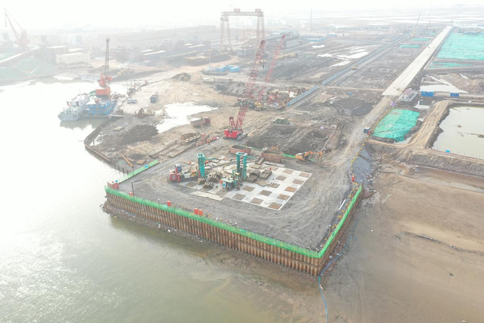 山东滨州“世界第一跨径梁桥”主桥墩首颗桩基灌注完成