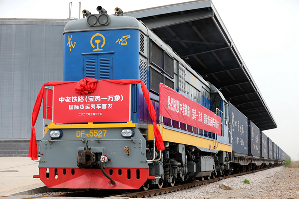 陕西首趟中老铁路国际货运列车开行
