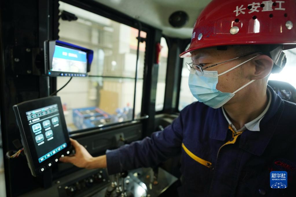 陕西西安：新能源工程设备产销忙