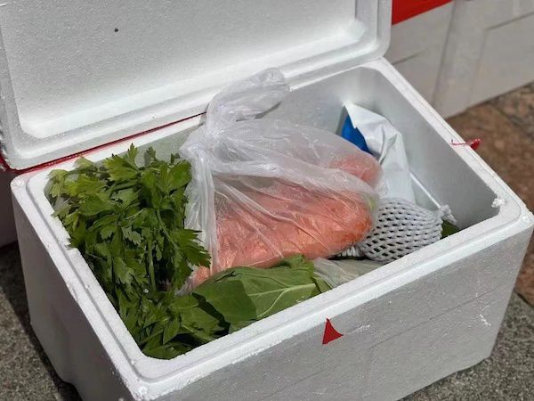 上海普陀宜川路街道“爱心蔬菜包”投送社区