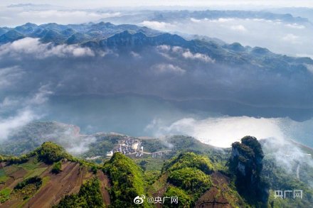 贵州黔西：晨雾中的乌江壮美如画