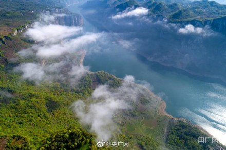贵州黔西：晨雾中的乌江壮美如画