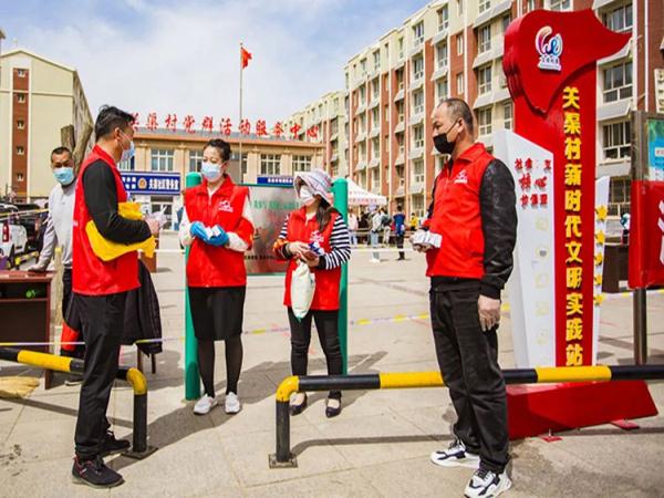 宁夏吴忠：疫情防控一线的“志愿红”