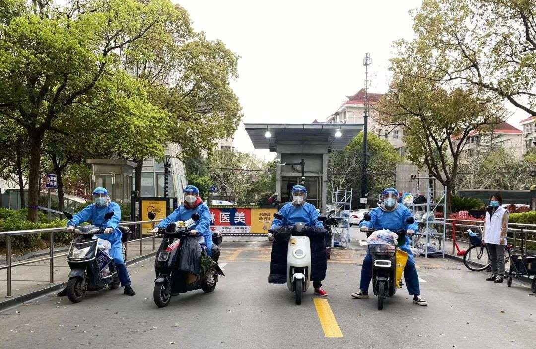 上海：这里的“蓝色骑士”打通居民物资运输的“最后一百米”
