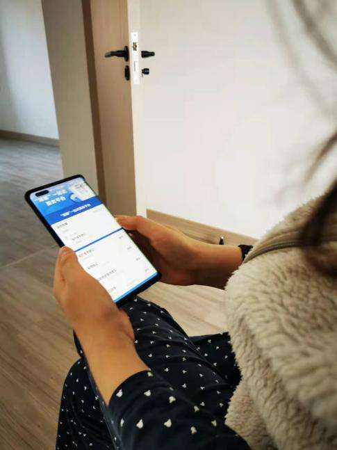上海方舱见闻：一站式服务平台带来温馨关怀